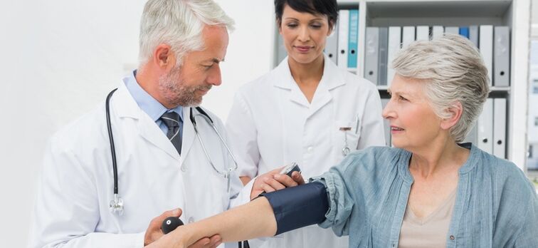 Mesure de la pression artérielle afin de diagnostiquer l'hypertension